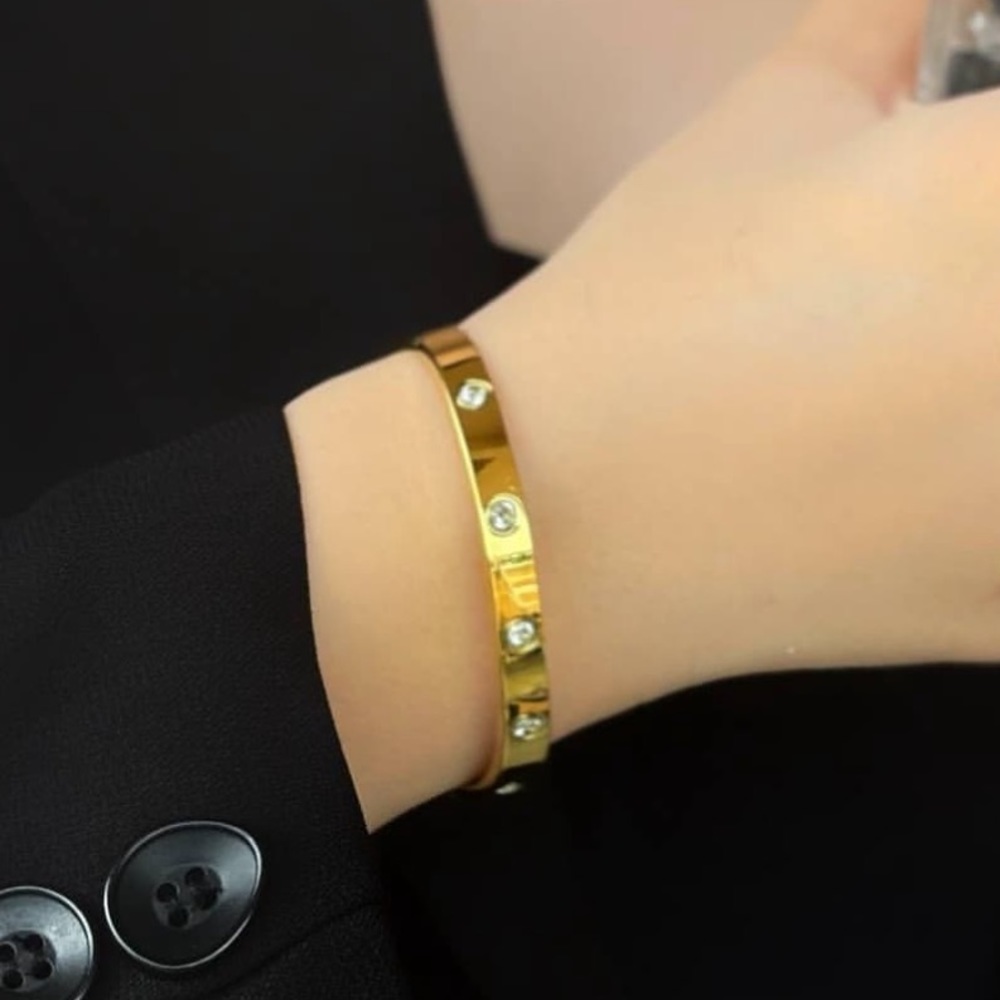 GP Classic Bangle Bracelet - Picture 2 of 4